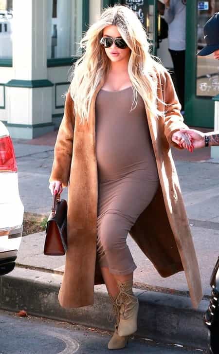 Khloe Kardashian with a baby bump while she was pregnant with her first child, True Thompson